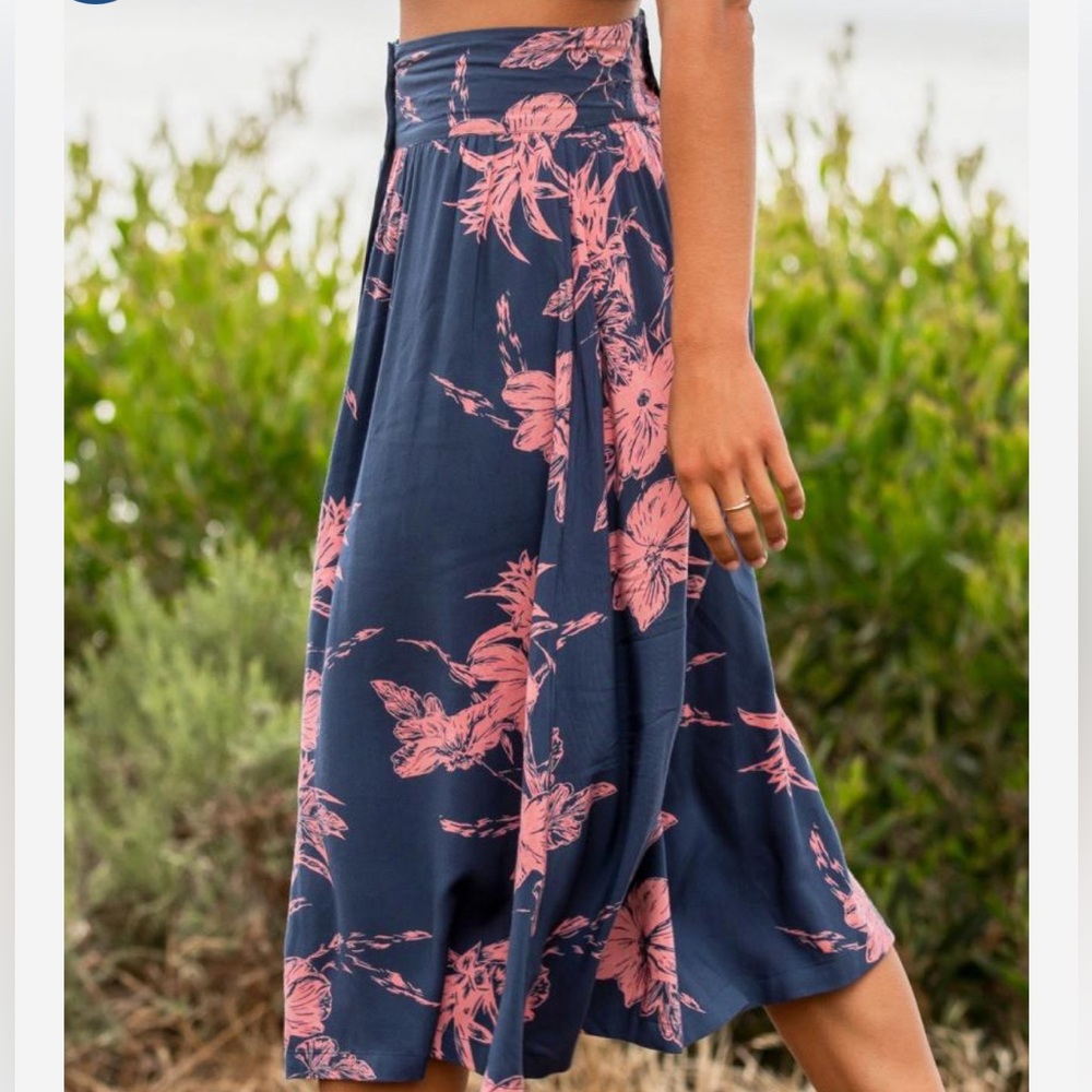 NWT Roxy Never Been Better Midi Skirt Mood Indigo
Vertigo 016